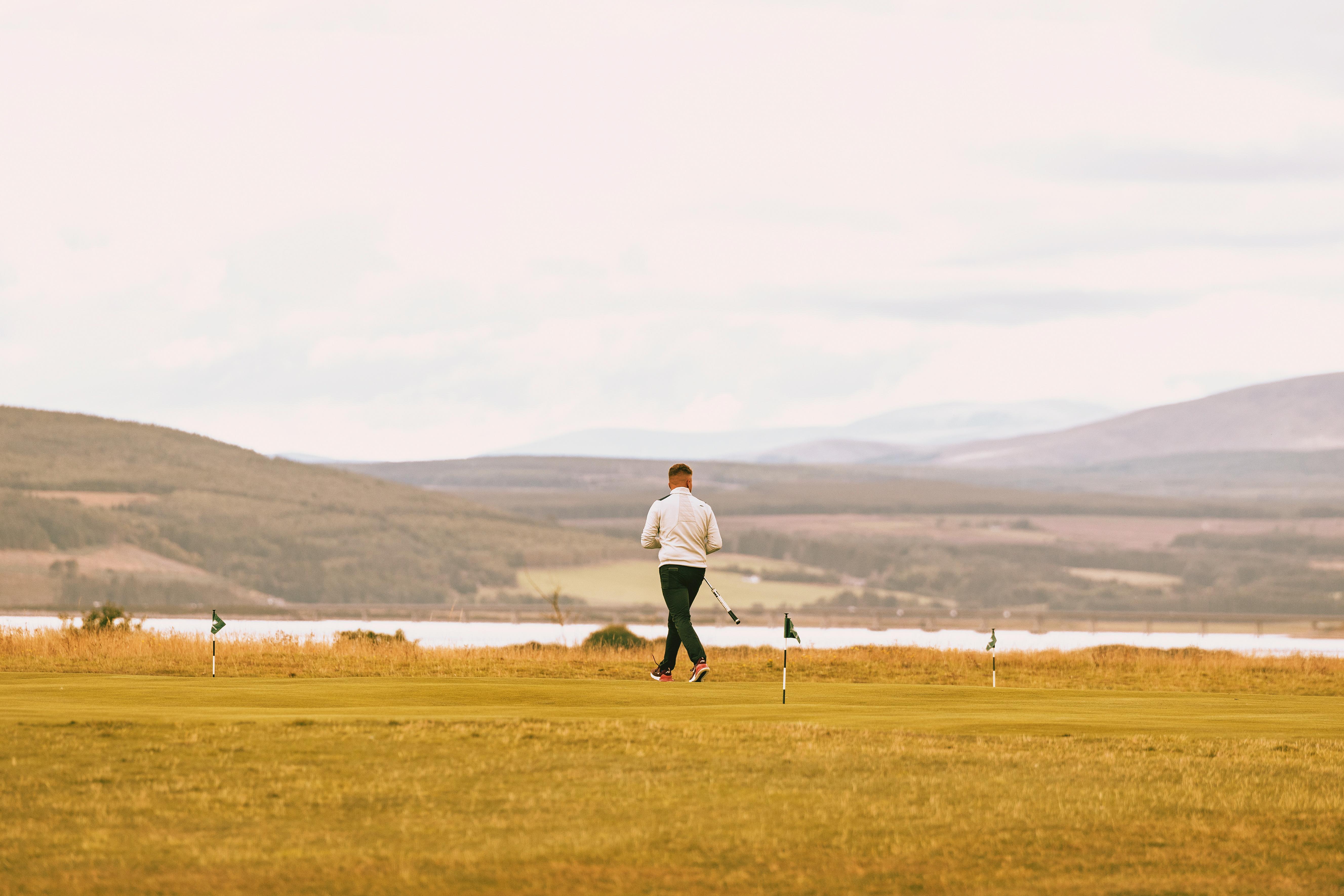 Dornoch Station Ξενοδοχείο Εξωτερικό φωτογραφία A player on the 18th fairway
